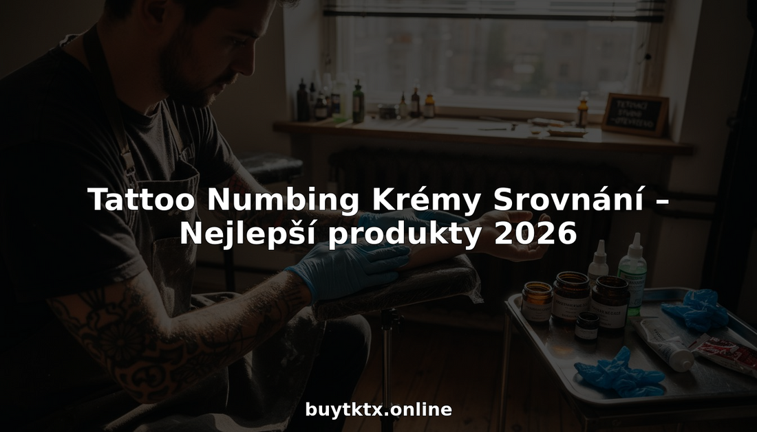 Tatér v salonu nanáší znecitlivující krém na pokožku před tetováním.