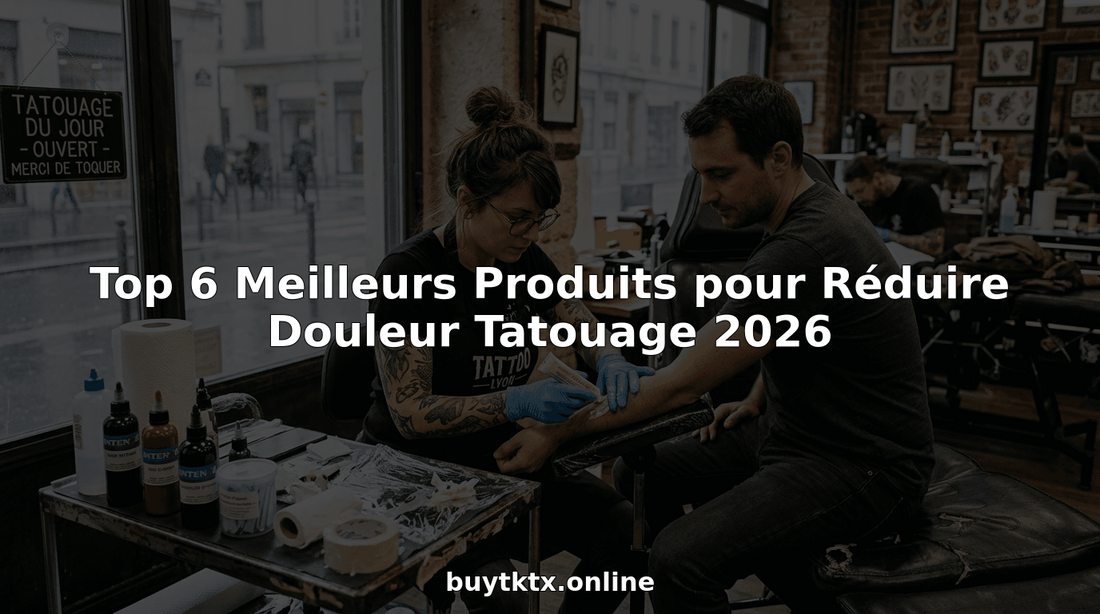 Un tatoueur applique une crème anesthésiante sur la peau de son client avant de commencer la séance.